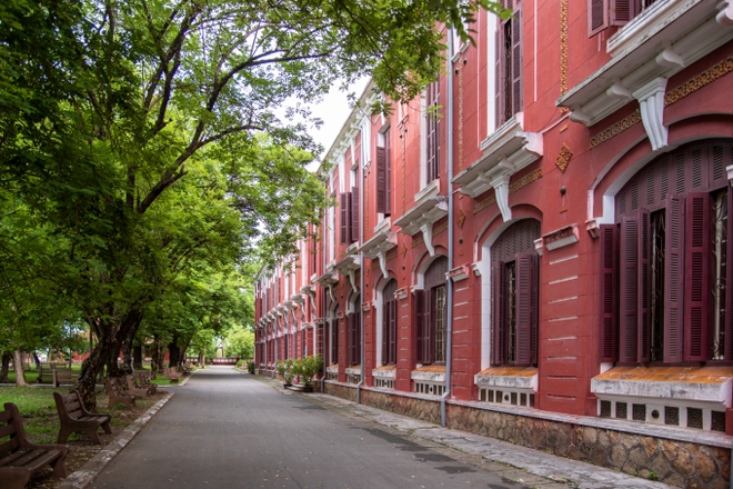 Khuôn viên trường cực cổ kính