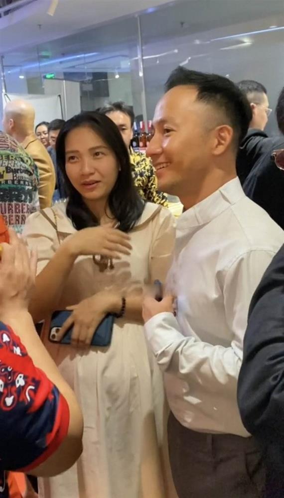 Dịp hiếm hoi bà xã Tiến Đạt xuất hiện cùng chồng ở sự kiện lớn