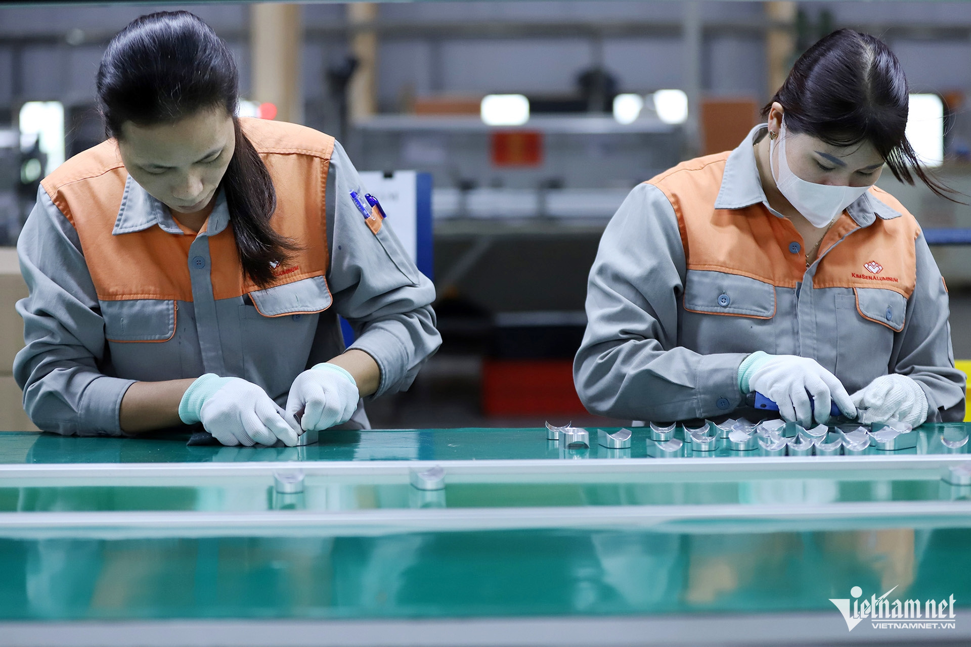 Từ 1/7, việc tăng lương cơ sở tác động không nhỏ tới người lao động. Ảnh minh họa: Lê Anh Dũng