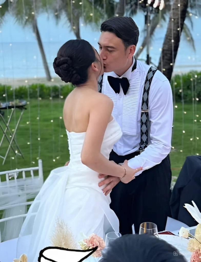 Thủ môn Đặng Văn Lâm và Bùi Thị Yến Xuân vừa tổ chức đám cưới chiều ngày 7/7 tại Nha. Trang