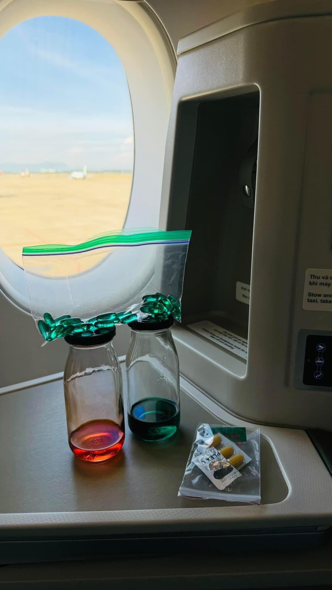 Bằng Kiều chia sẻ hình ảnh check-in trên máy bay, tiết lộ có khoảng 10 