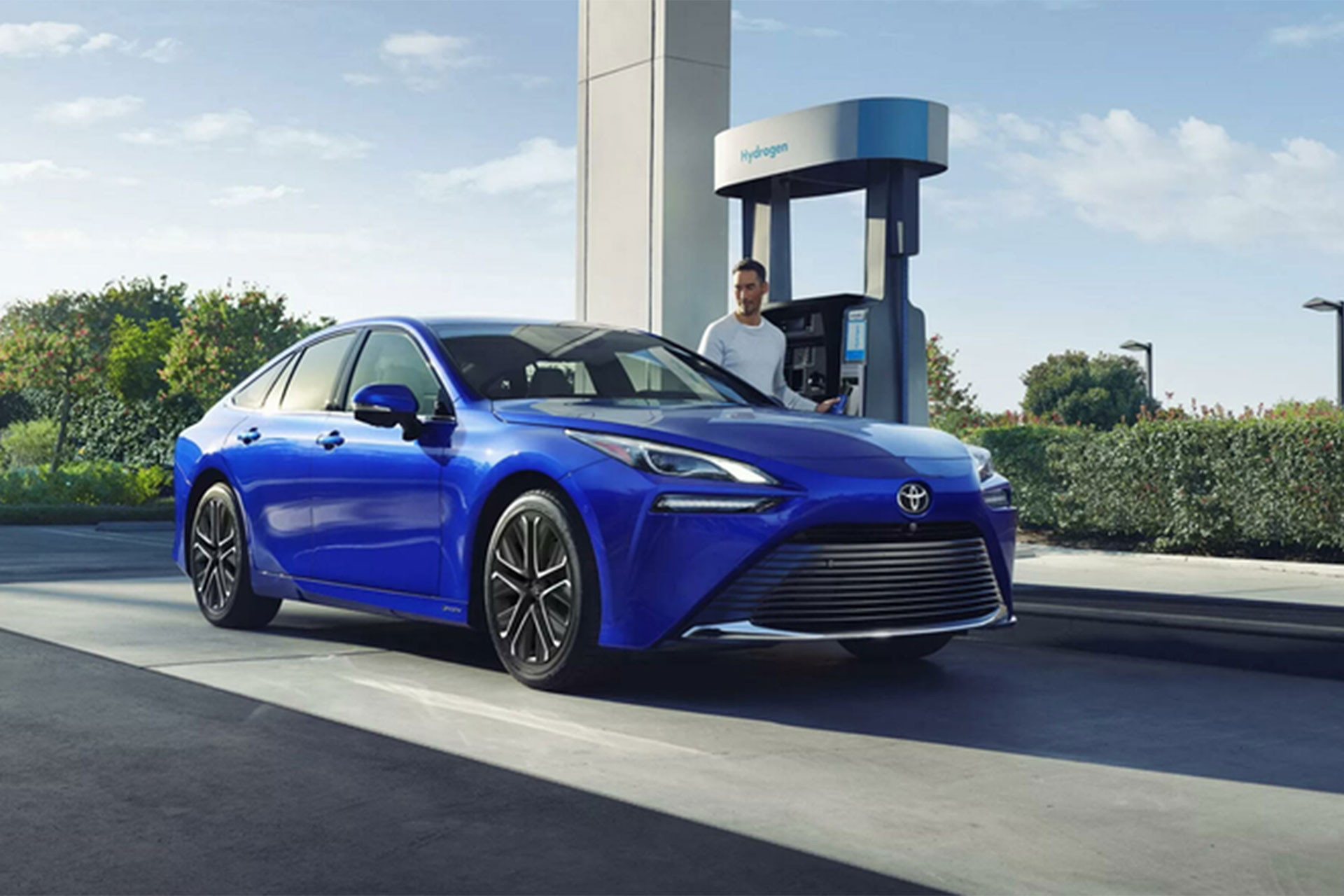 Giá bán của Toyota Mirai 2024 từ 51.000 USD ngang ngửa với giá xe điện. Ảnh: Toyota