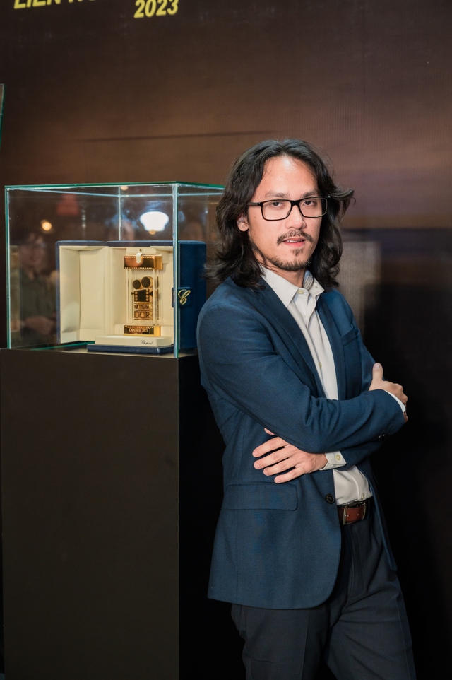 Phạm Thiên Ân mang giải Máy Quay Vàng của LHP Cannes 2023 về Việt Nam.