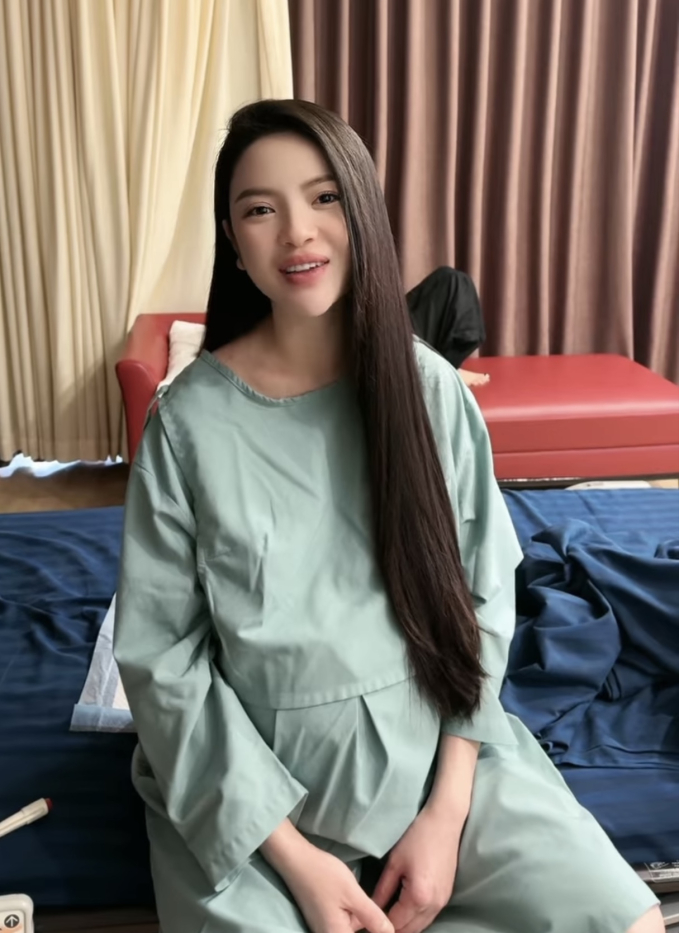 Vợ Quang Hải vượt cạn thành công