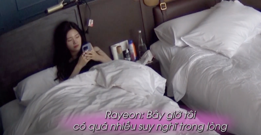 Việc không được hai chàng trai lựa chọn cho buổi hẹn hò đầu tiên khiến Lee Rayeon cảm thấy tệ vì những người từng nói ấn tượng với mình lại chọn đi hẹn hò với người khác. Lee Rayeon sau đó đã mếu máo chia sẻ với người thân qua điện thoại: 