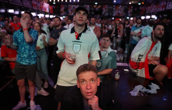 Tại nước Anh, fan cũng không giấu được sự tiếc nuối