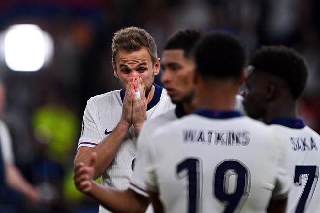 Kane cũng không ngăn được những giọt nước mắt