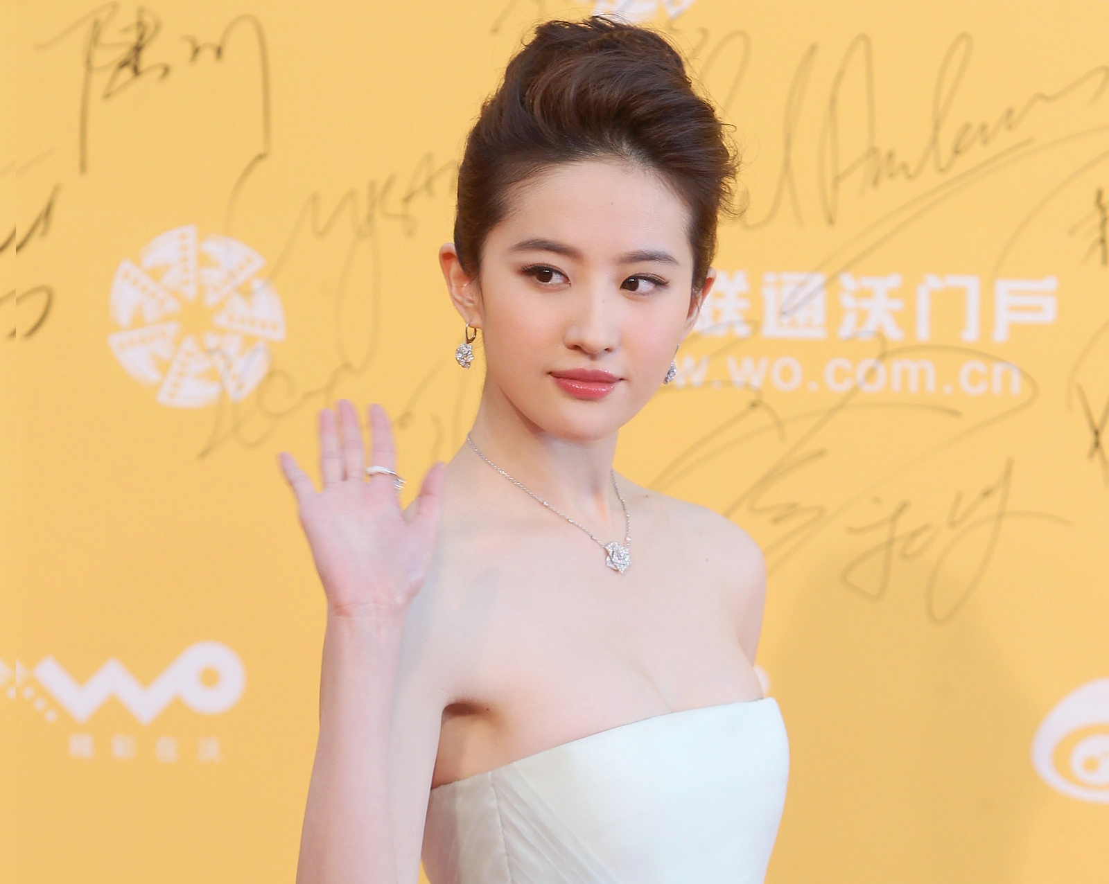 Lưu Diệc Phi từng là sao nữ có tài nguyên điện ảnh mạnh nhất giới giải trí Hoa ngữ khi sớm đóng phim Hollywood và của Disney