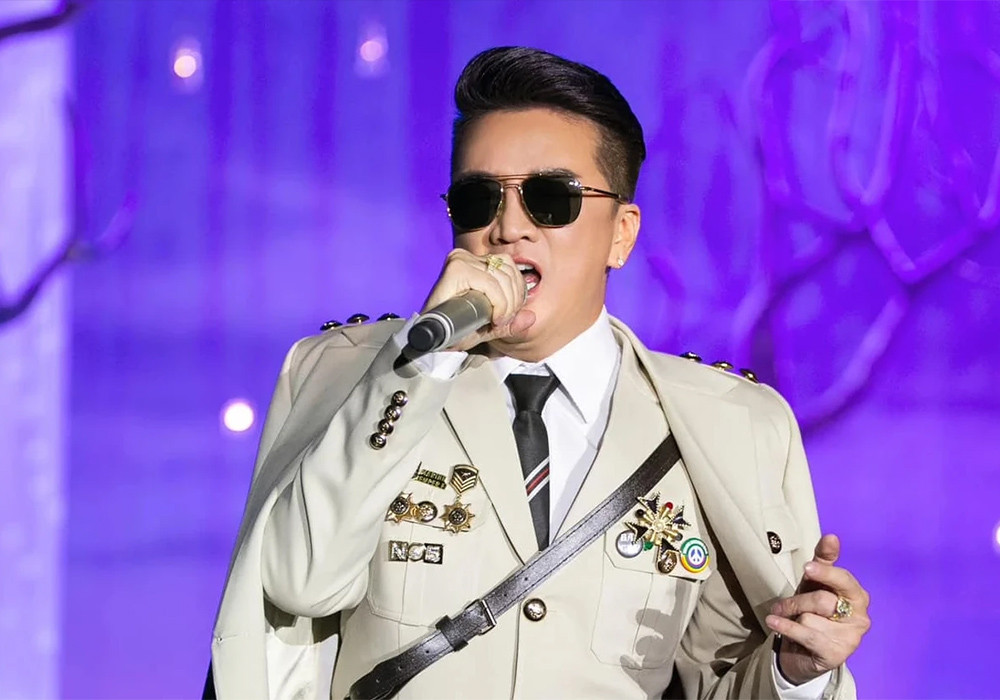 Đàm Vĩnh Hưng bị xử phạt 27,5 triệu đồng, đình chỉ hoạt động biểu diễn 9 tháng. 