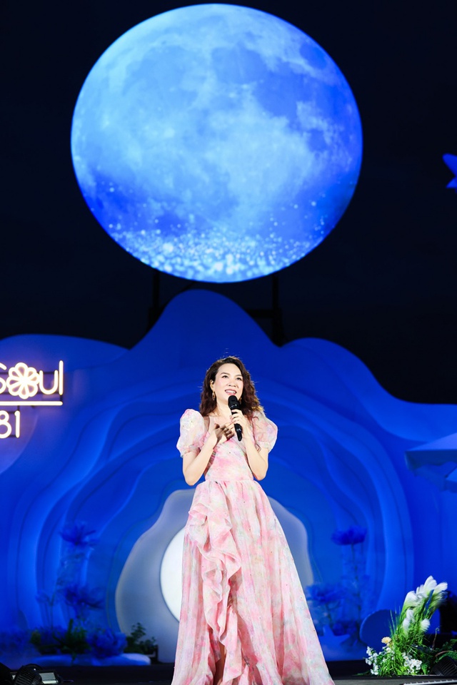 Thời tiết mát mẻ kèm một vài cơn mưa nhẹ trong suốt hơn 4 giờ đồng hồ giúp không khí của đêm nhạc càng trở nên sôi động hơn. Mỹ Tâm đã bày tỏ lòng biết ơn với Thượng Đế, Trời Đất và Tổ Nghiệp đã giúp cô và khán giả của mình có một đêm nhạc thăng hoa diễn ra vô cùng thuận lợi.