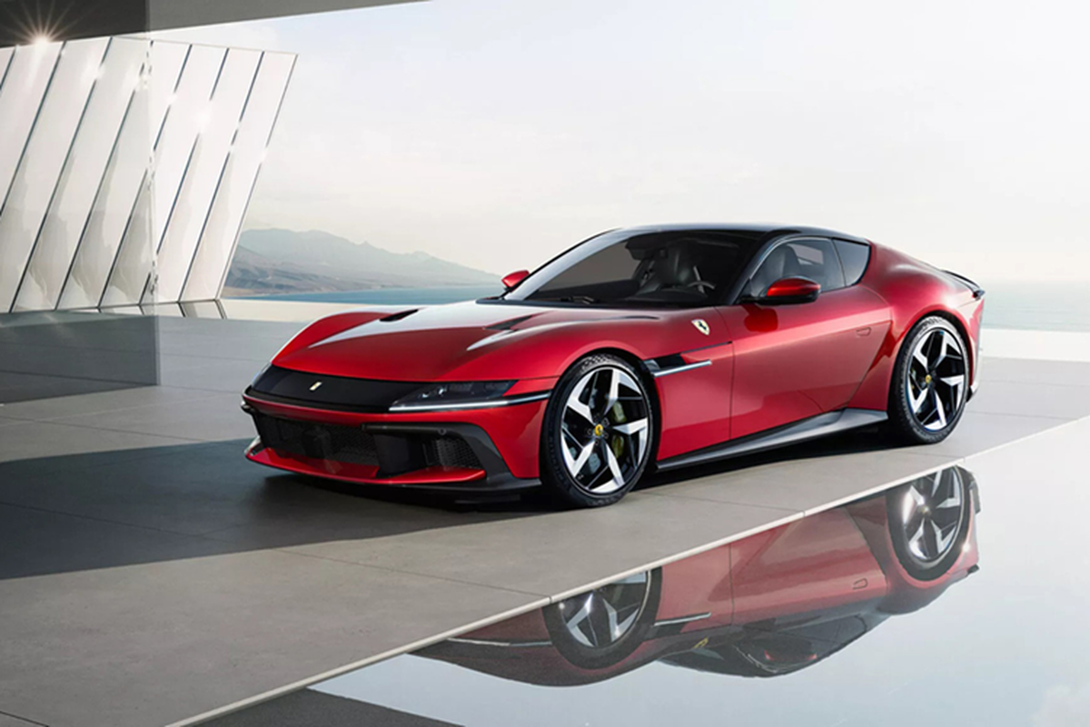 Ferrari cho biết 12Cilindri bản không mở mui sẽ sử dụng hộp số ly hợp kép 8 cấp, xe có thể tăng tốc từ vị trí xuất phát lên 100 km/h trong 2,9 giây, 0-200 km/h trong 7,9 giây và đạt tốc độ tối đa 340 km/h.