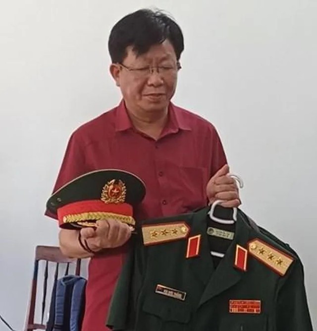 Bộ quân phục với quân hàm thượng tướng mà Thăng mặc. Ảnh: Văn Tánh