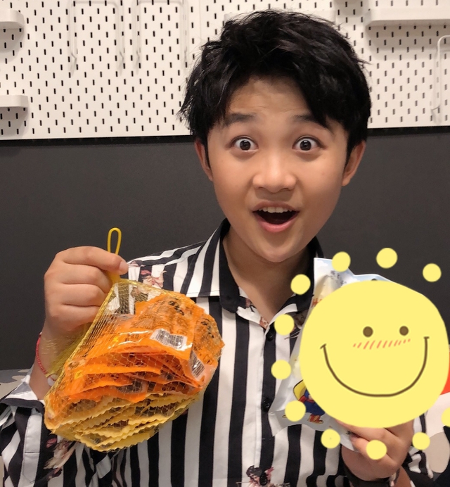 Hình ảnh làm việc tại trường quay được nam MC đăng tải năm 2022