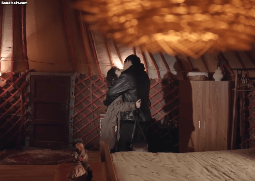 Nụ hôn ngọt ngào của Đàm Tùng Vận và Tỉnh Bách Nhiên trong 