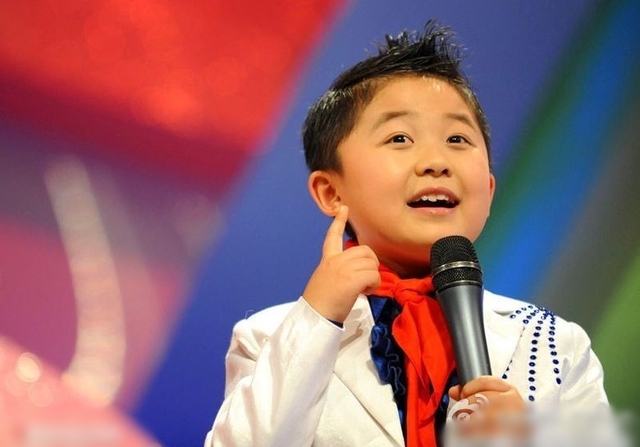 Giả Vân Triết từ nhỏ đã bộc lộ sự tự tin trước ống kính