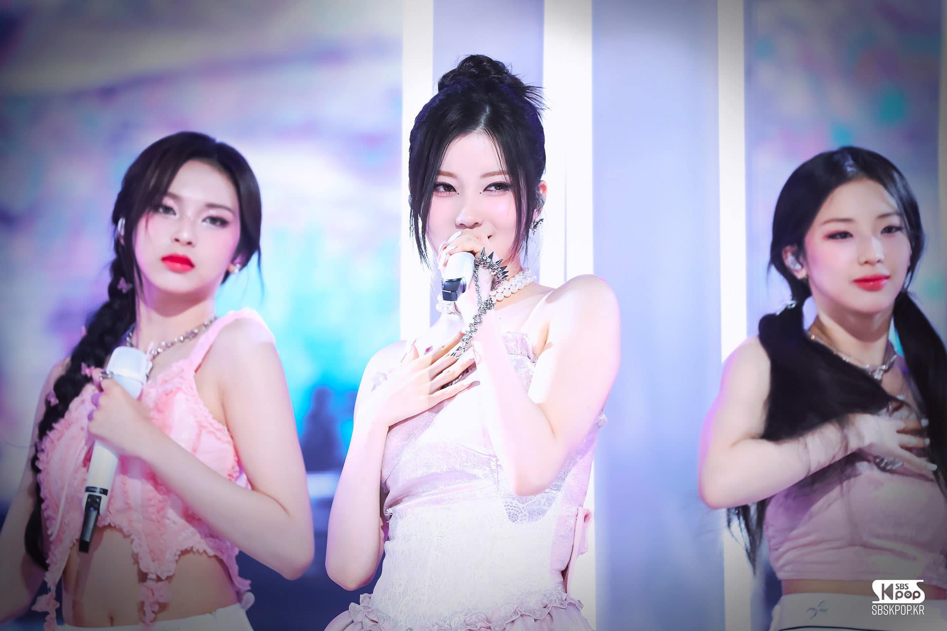 Nhưng Asa cùng BABYMONSTER đã phá bỏ định kiến này