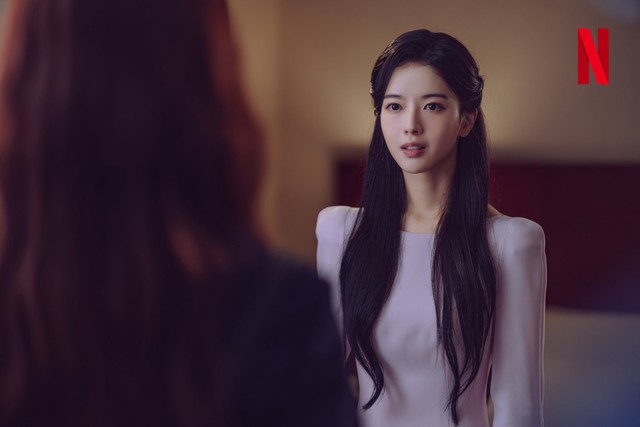 Biểu cảm đơ cứng của Roh Jeong Eui trong phim