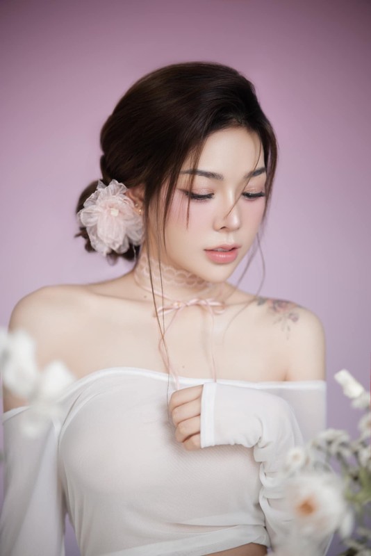 Hiện tại, Quỳnh Miêu đang sinh sống và làm việc tại TP HCM.