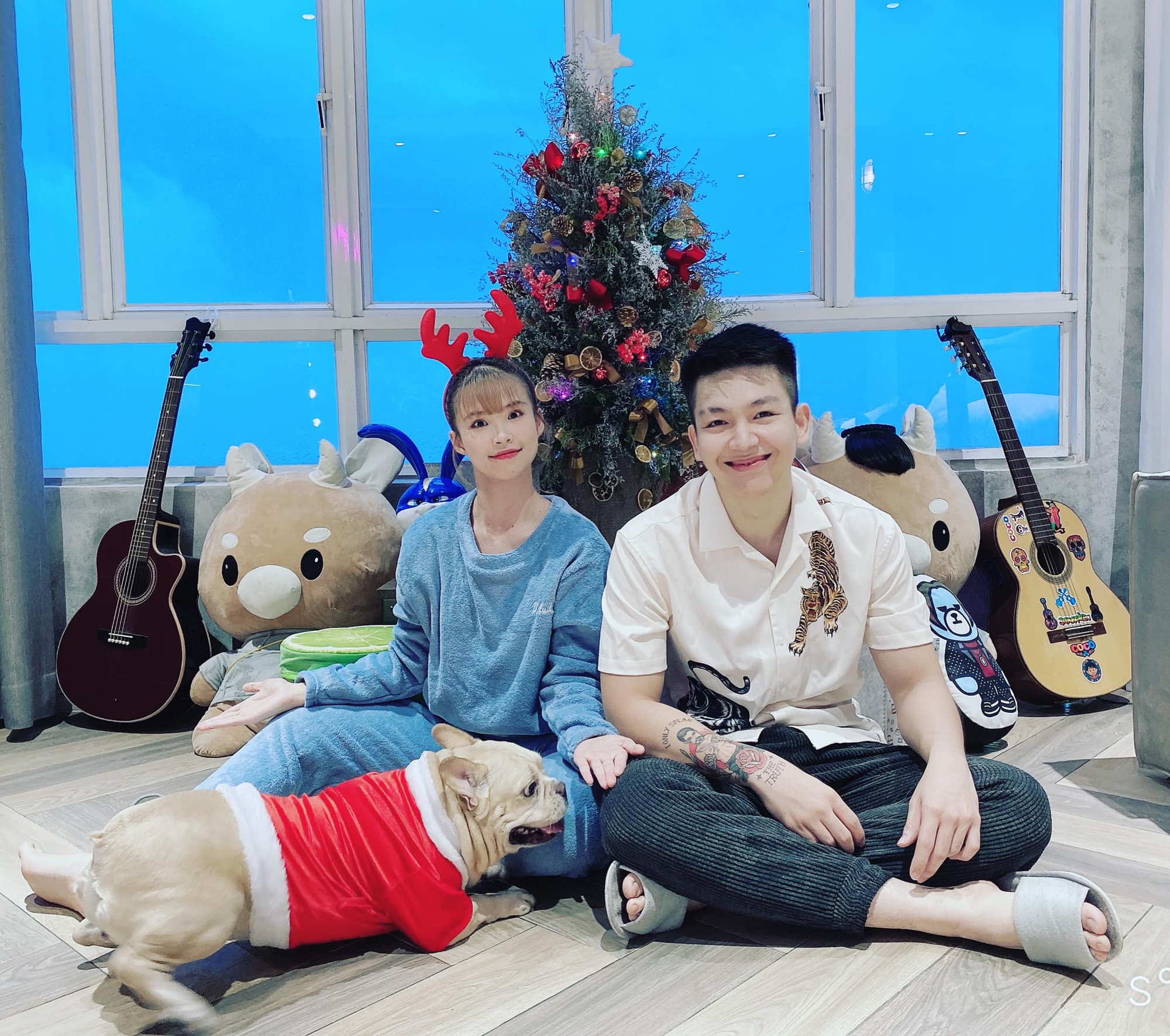 Hai vợ chồng Khởi My không còn tham gia các hoạt động showbiz nhiều như trước mà dành thời gian tận hưởng cuộc sống cá nhân