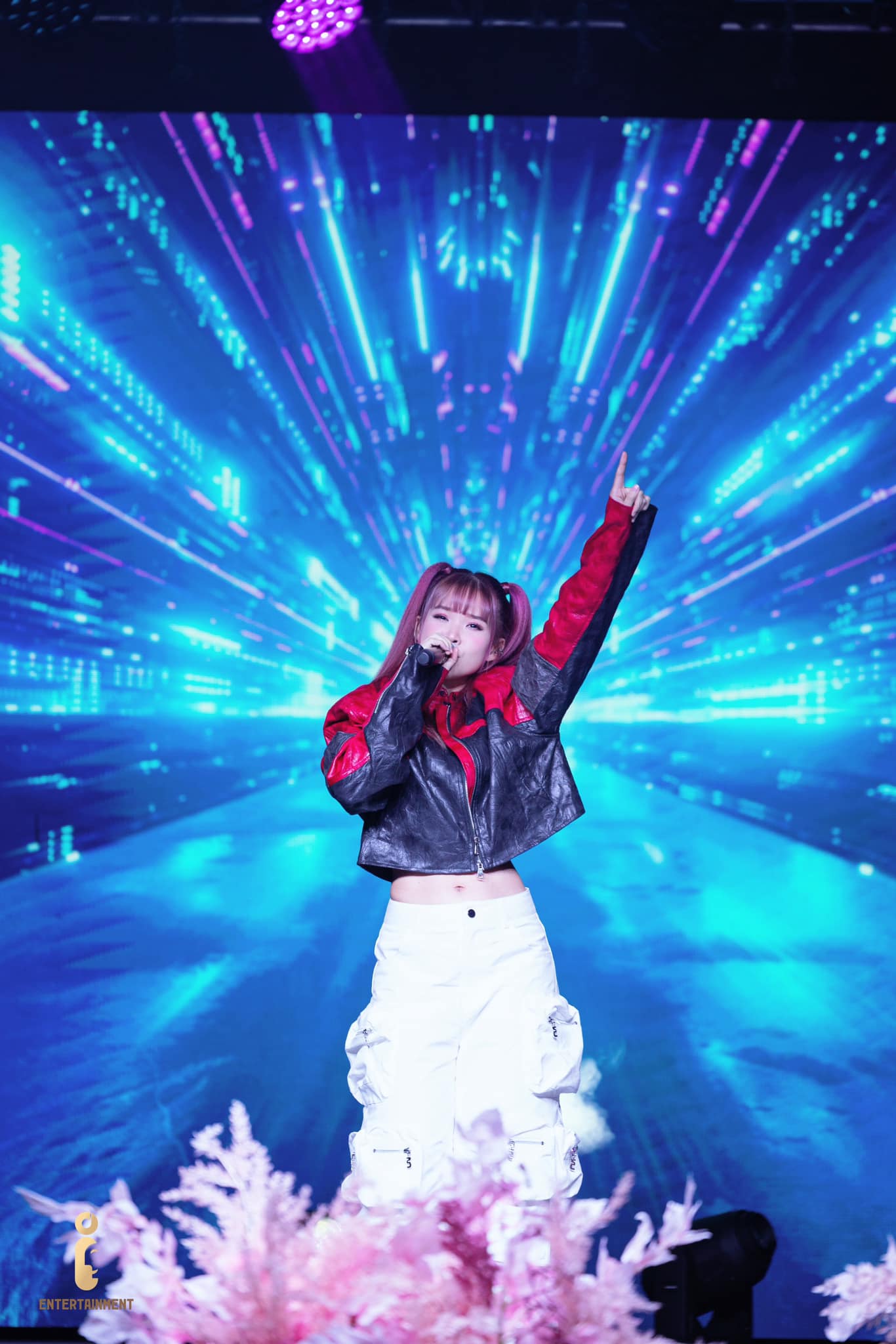 Cô cũng dần trở lại các sân khấu âm nhạc nhiều hơn