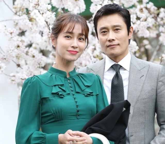 Lee Byung Hun suýt mất hết sự nghiệp vì bê bối ngoại tình khi vợ mang thai