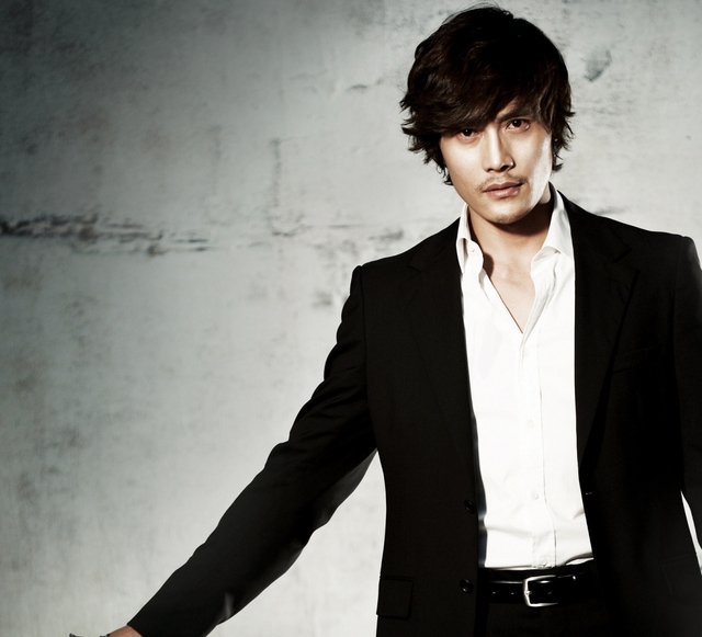 Một số diễn viên khó có thể đóng vai phản diện bởi gương mặt quá tử tế chính trực, song Lee Byung Hun là tài tử nghìn mặt trên màn bạc.