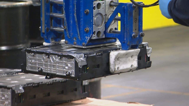 Nhà sản xuất thường không chia sẻ dữ liệu về pin cho bên thứ 3, nên việc sửa chữa gần như phụ thuộc vào nhà sản xuất.