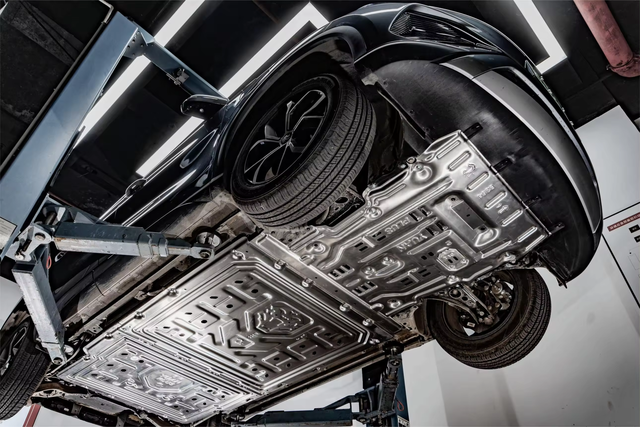 Nhiều chủ xe điện đang mách nhau lắp ốp gầm để bảo vệ pin.