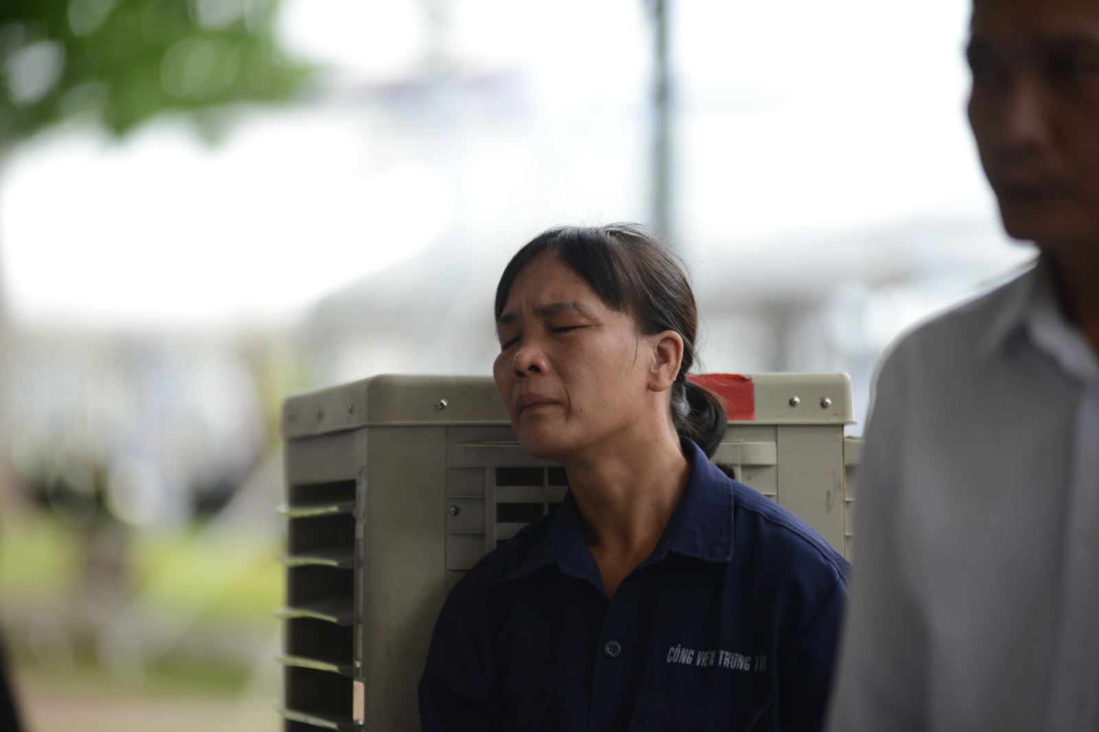 Một số người lớn tuổi bày tỏ niềm tiếc thương.