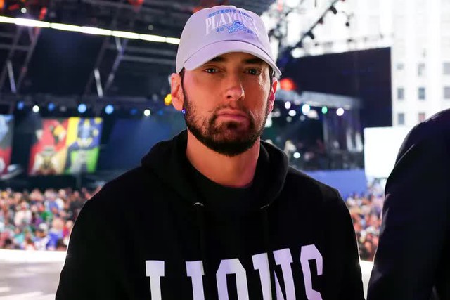 Eminem ngoài 50 tuổi đến xem giải đấu NFL Draft