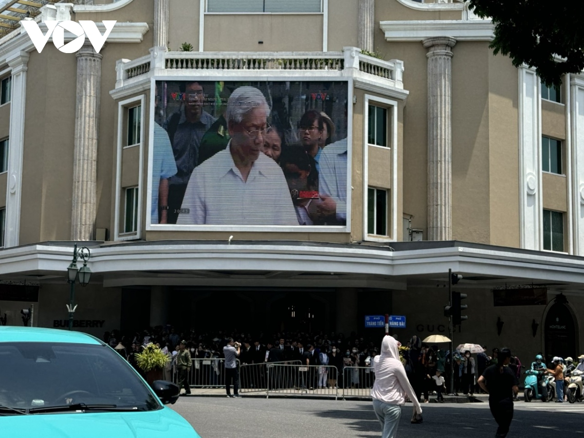 Phố Tràng Tiền- trung tâm Thành phố Hà Nội