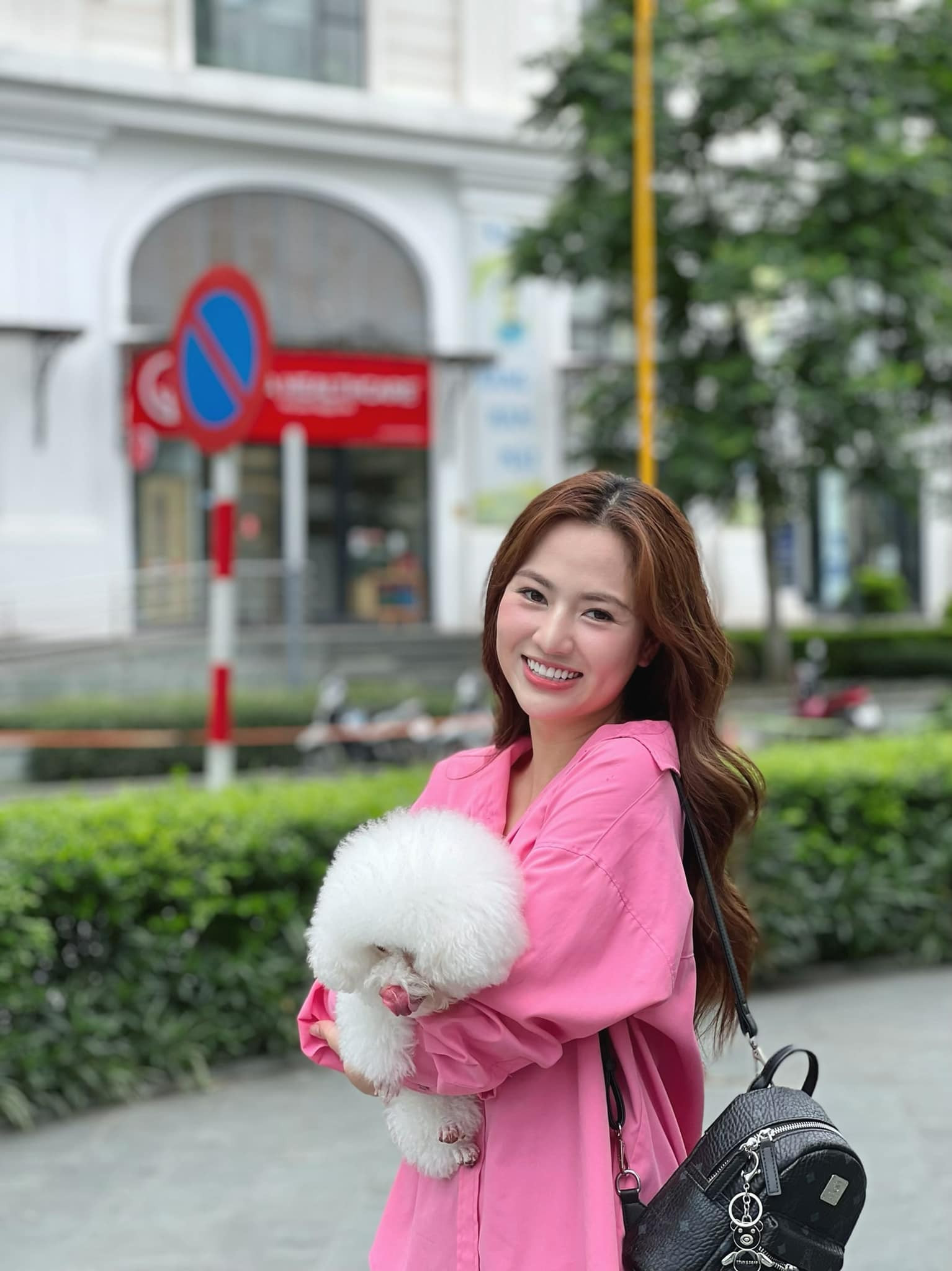 Hình ảnh trẻ trẻ trung, năng động ngoài đời của nữ diễn viên khi rời xa các vai diễn. 