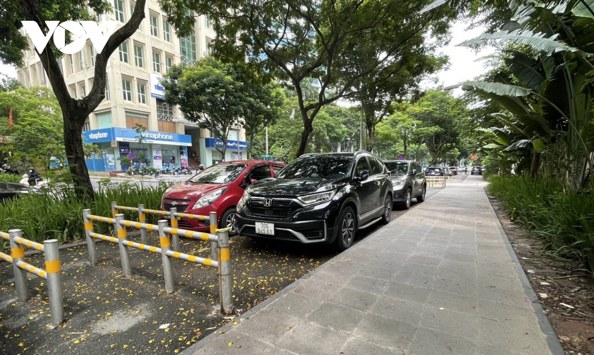 Ô tô đỗ hai hàng 