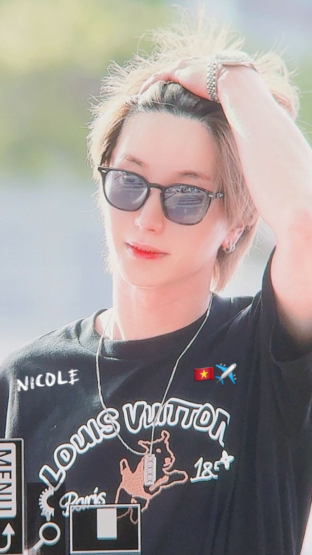 Trên trang cá nhân, trưởng nhóm Leeteuk xả loạt ảnh fan chụp anh tại sân bay Incheon