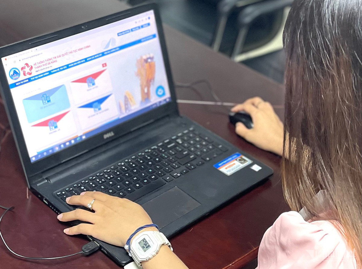 Với kho dữ liệu điện tử, Đà Nẵng cho phép người dân lưu trữ giấy tờ điện tử, kết quả thủ tục hành chính và được dùng lại ở các lần thực hiện dịch vụ công online tiếp theo. Ảnh minh họa: N.Quốc