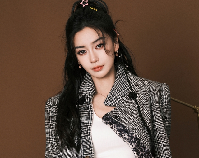 Angelababy đã được gỡ lệnh cấm phát ngôn trên mạng xã hội. Thế nhưng các chương trình và một bộ phận khán giả vẫn tẩy chay cô