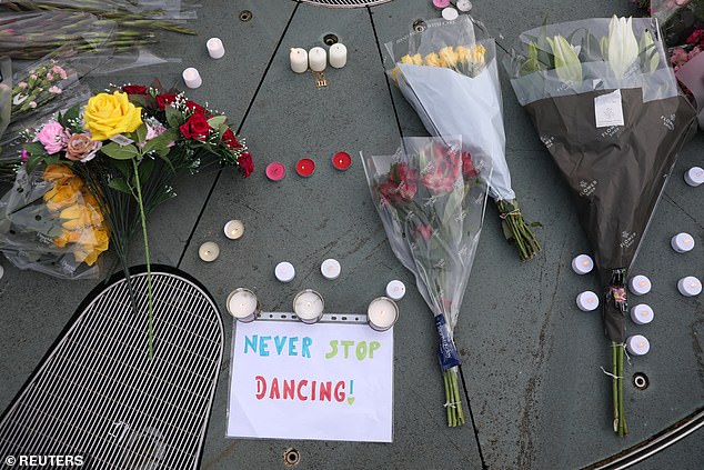 Tờ giấy với dòng chữ 