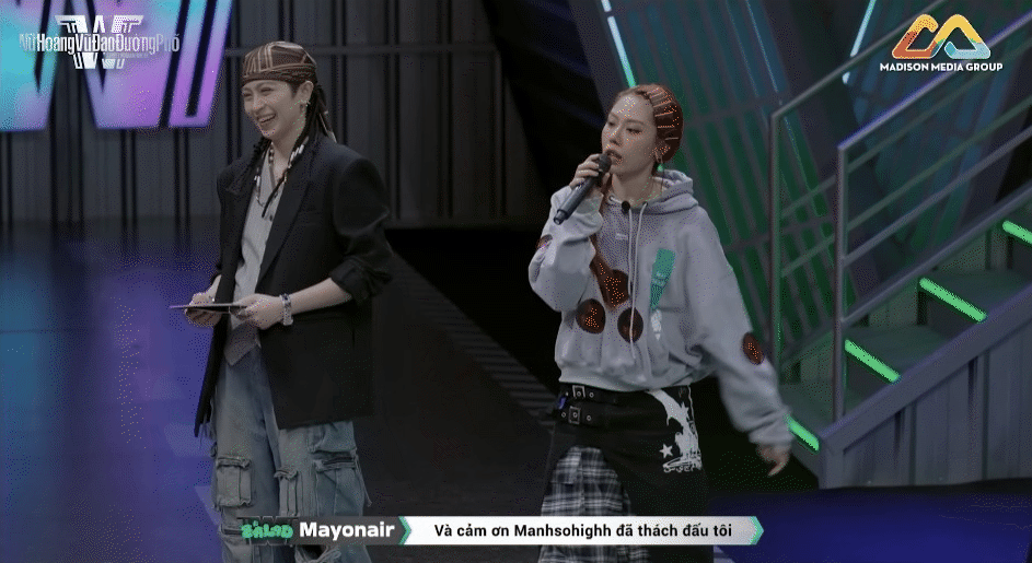 MAYonair tự tin với khả năng nhảy của mình, tự gọi bản thân là nghệ sĩ đa tài