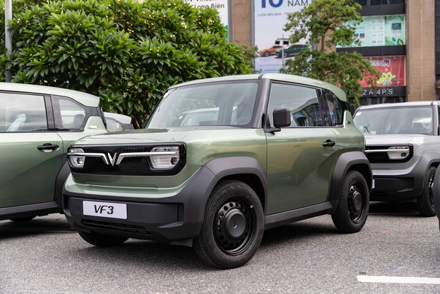 VinFast VF 3 màu xanh lá.