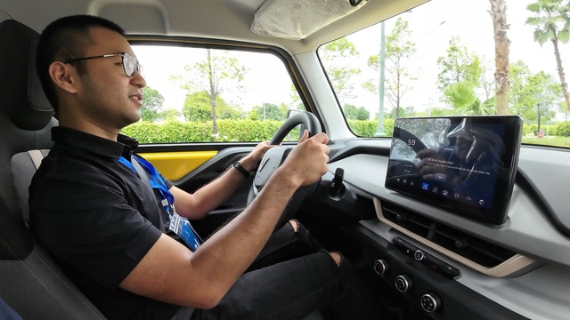 Khách tới dự có thể đăng ký lái thử VinFast VF 3 bản thương mại.