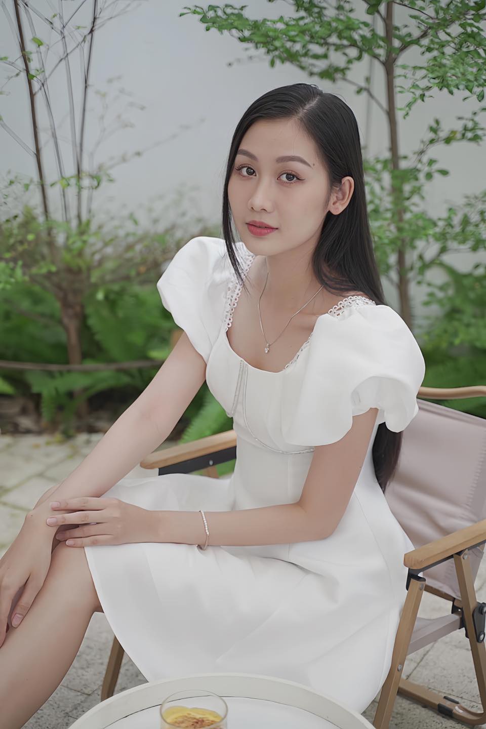 Ngoài làm việc tại Công ty Du lịch Hàn Quốc, tân hoa hậu vẫn học tiếng Hàn, theo đuổi âm nhạc và làm người mẫu tự do.