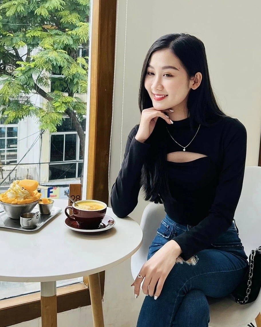 Nàng hậu sinh năm 2001 cũng có gia thế 