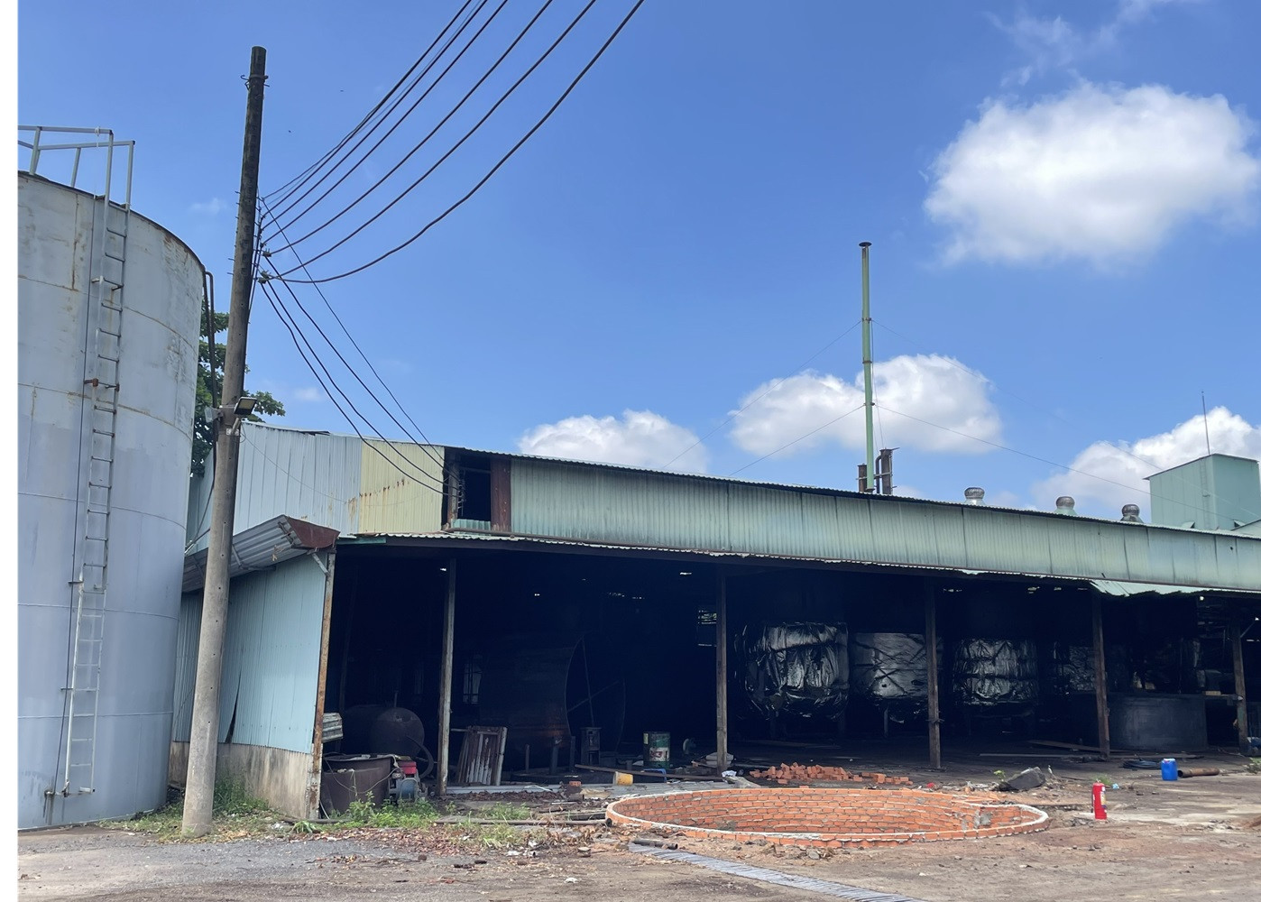 Khu vực nhà xưởng chứa lò hơi. Ảnh: Công an Bình Phước