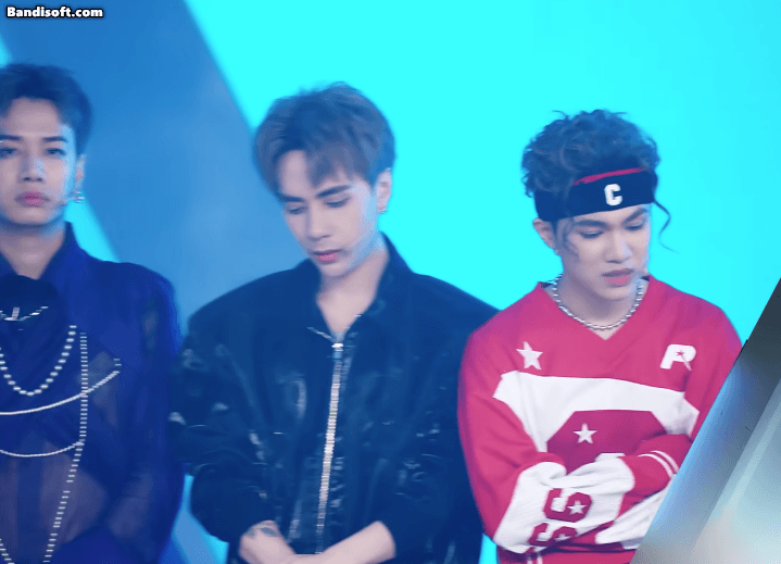 Các anh trai hồi hộp trước giờ công bố kết quả loại trừ