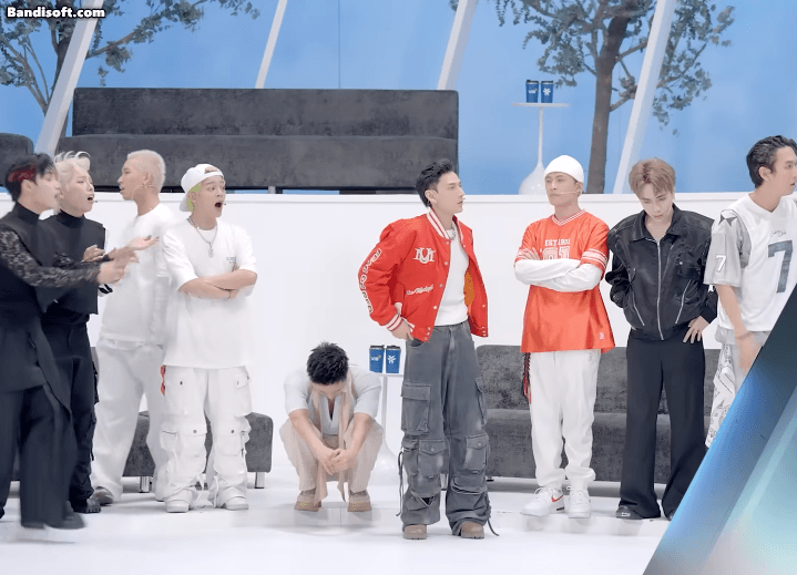 Ai nấy ngã ngửa khi nghe kết quả loại trừ. Có thể thấy Anh Tú còn ngồi sụp xuống đất