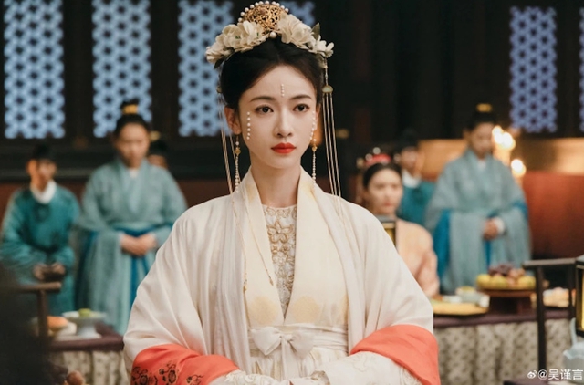 Ngô Cẩn Ngôn không phải đại mỹ nữ nhưng lọt bảng xếp hạng nhờ thành công của phim Mặc Vũ Vân Gian