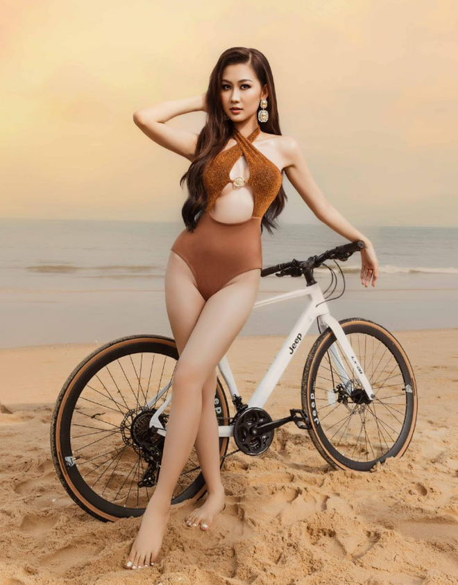 Cô từng là Á khôi Đại học Huế 2020, lọt vào top 40 Hoa hậu Việt Nam 2020, Á hậu 1 Du lịch Đà Nẵng 2022