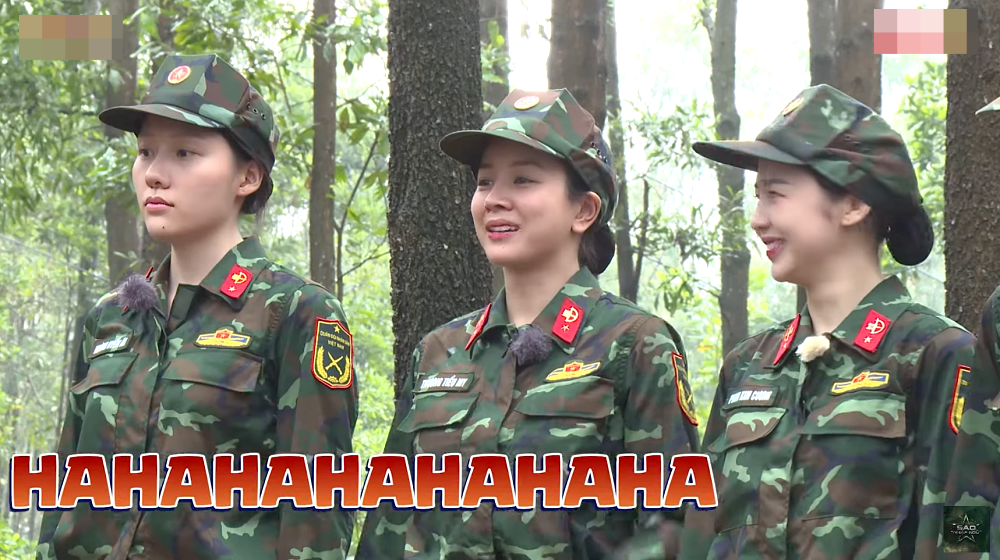 Đồng đội không hiểu Mie đang la hay đang cười