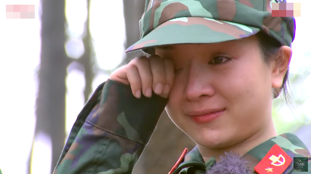 Mie lại khóc vì xúc động khi nhìn đồng đội của mình nỗ lực để hoàn thành thử thách