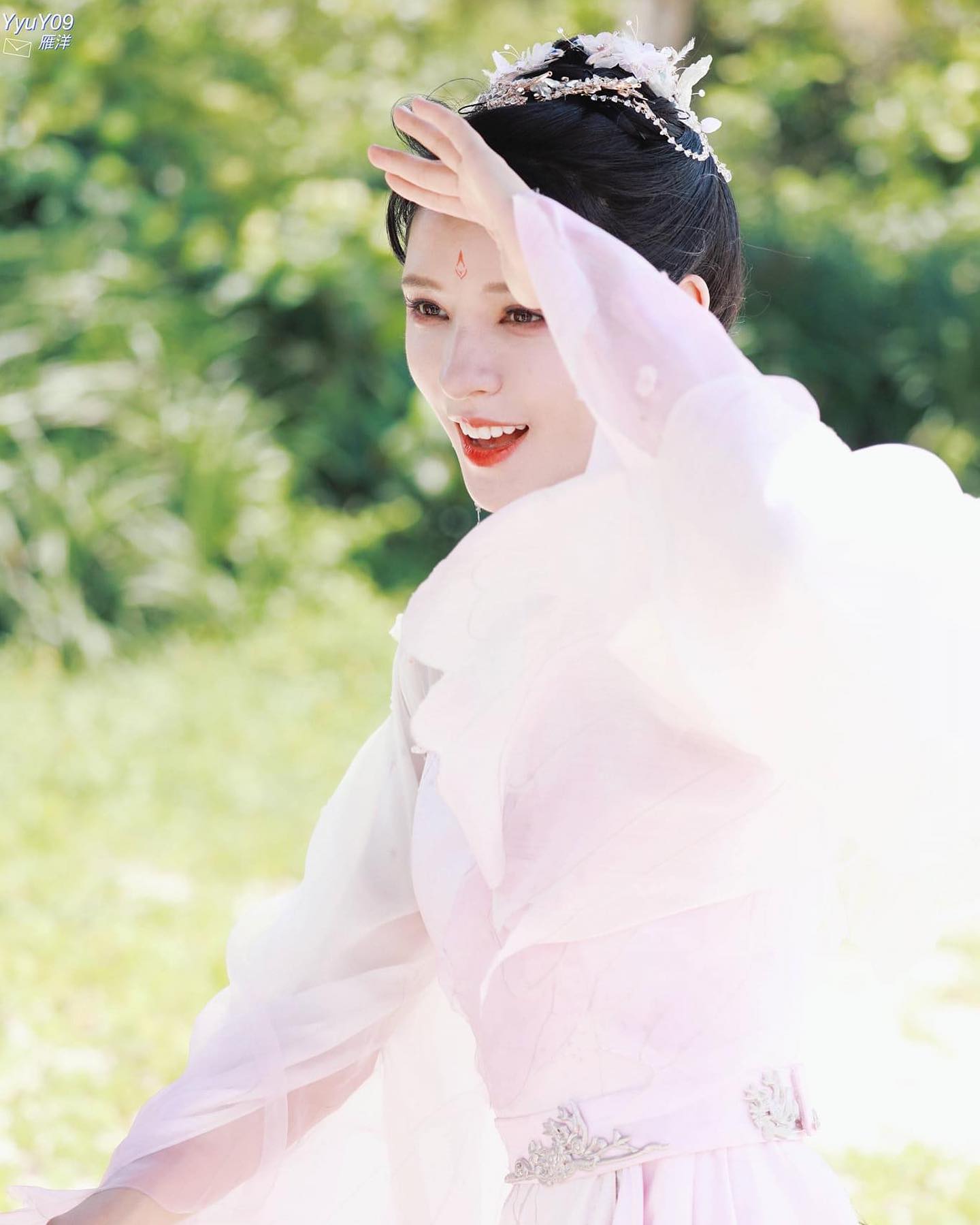 Trương Dư Hi được khen đẹp như búp bê, visual chuẩn như bước ra từ nguyên tác.